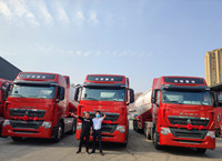 3台中国重汽豪沃T7H水泥罐车交付长沙客户